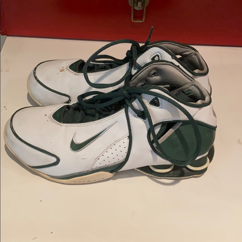 Vintage Womens White and Green Nike Zoom Air sneakers Size 6.5🏀👟⛹️‍♀️💚🤍⛹️👞